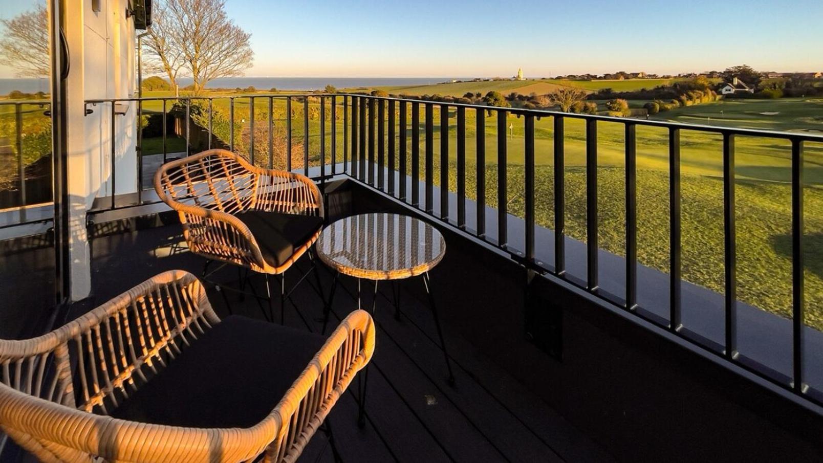 Luxury Ocean & North Foreland Golf View By Adliv Broadstairs Exterior photo